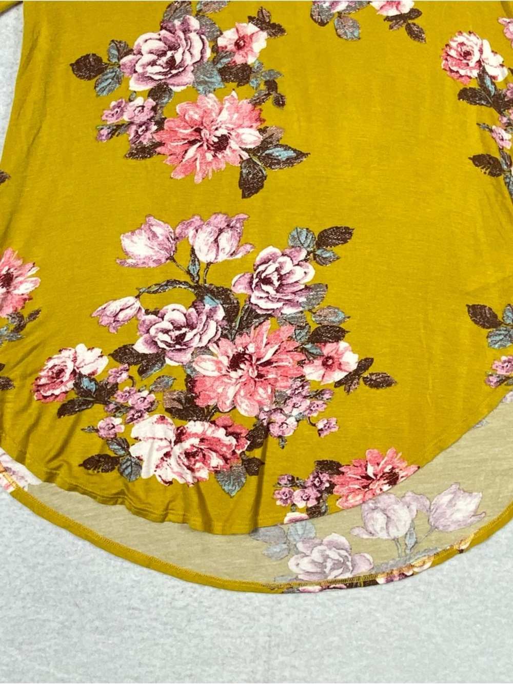MAURICES 24/7 Floral Tunic Tee Women's M Mustard Yellow Short Sleeve Countryside - Picture 5 of 10